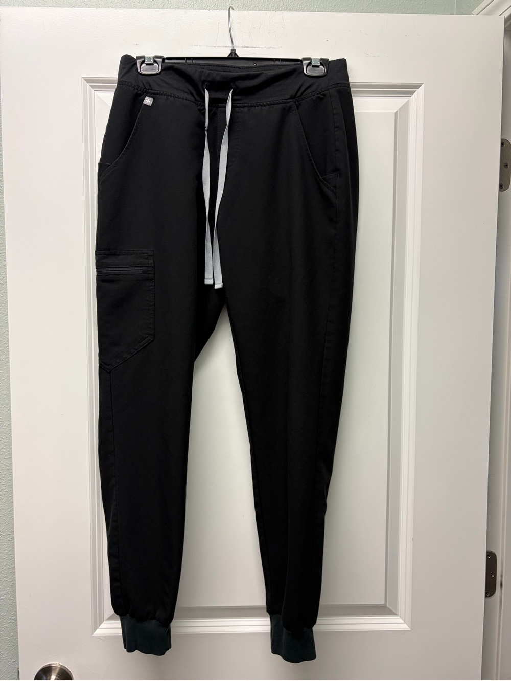 LIKE NEW Figs Black Women's Zamora Jogger Scrub Pants